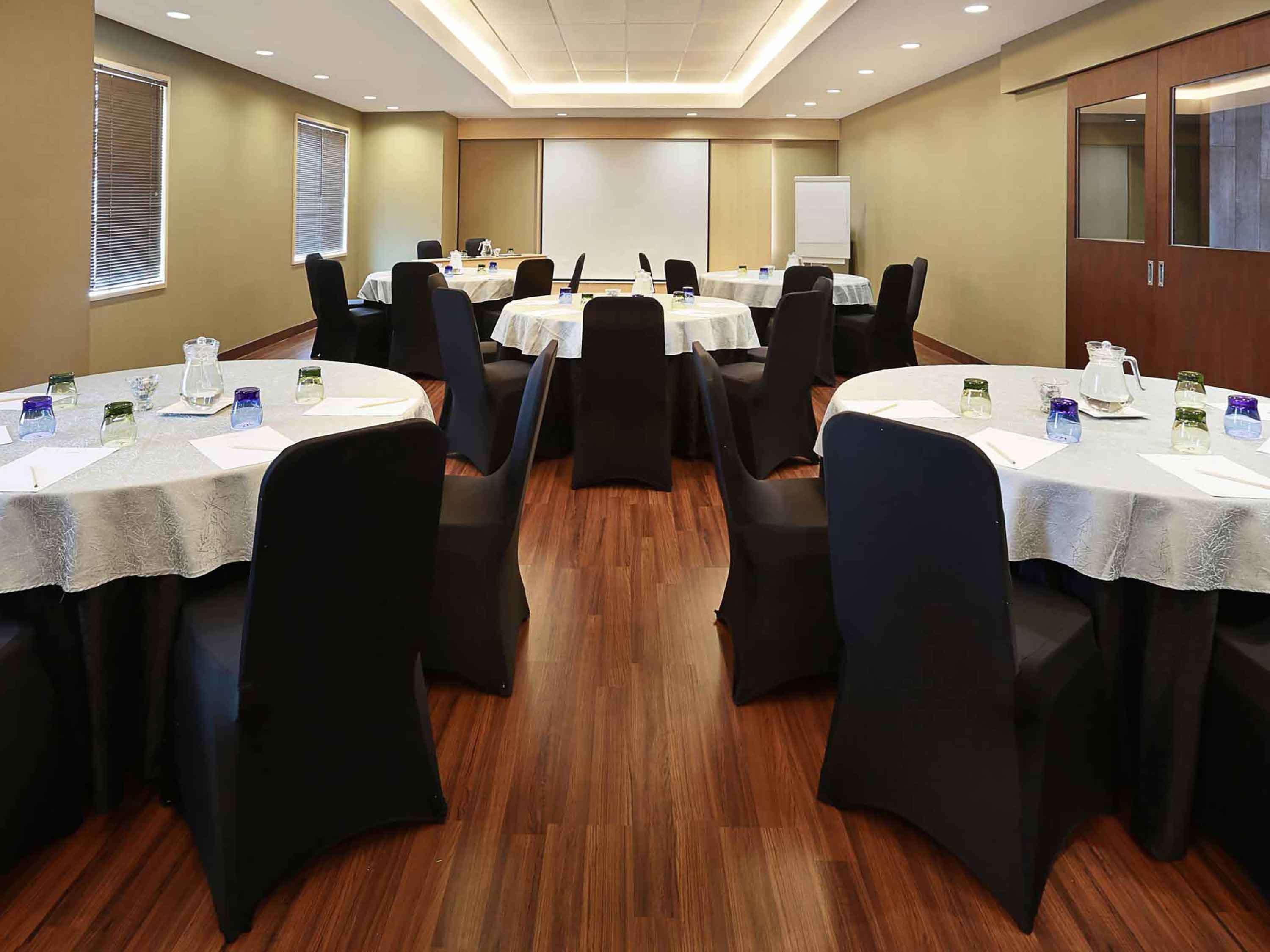 Mercure Jakarta Simatupang Buitenkant foto